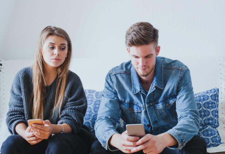 ¿Amor o cibercontrol entre adolescentes?